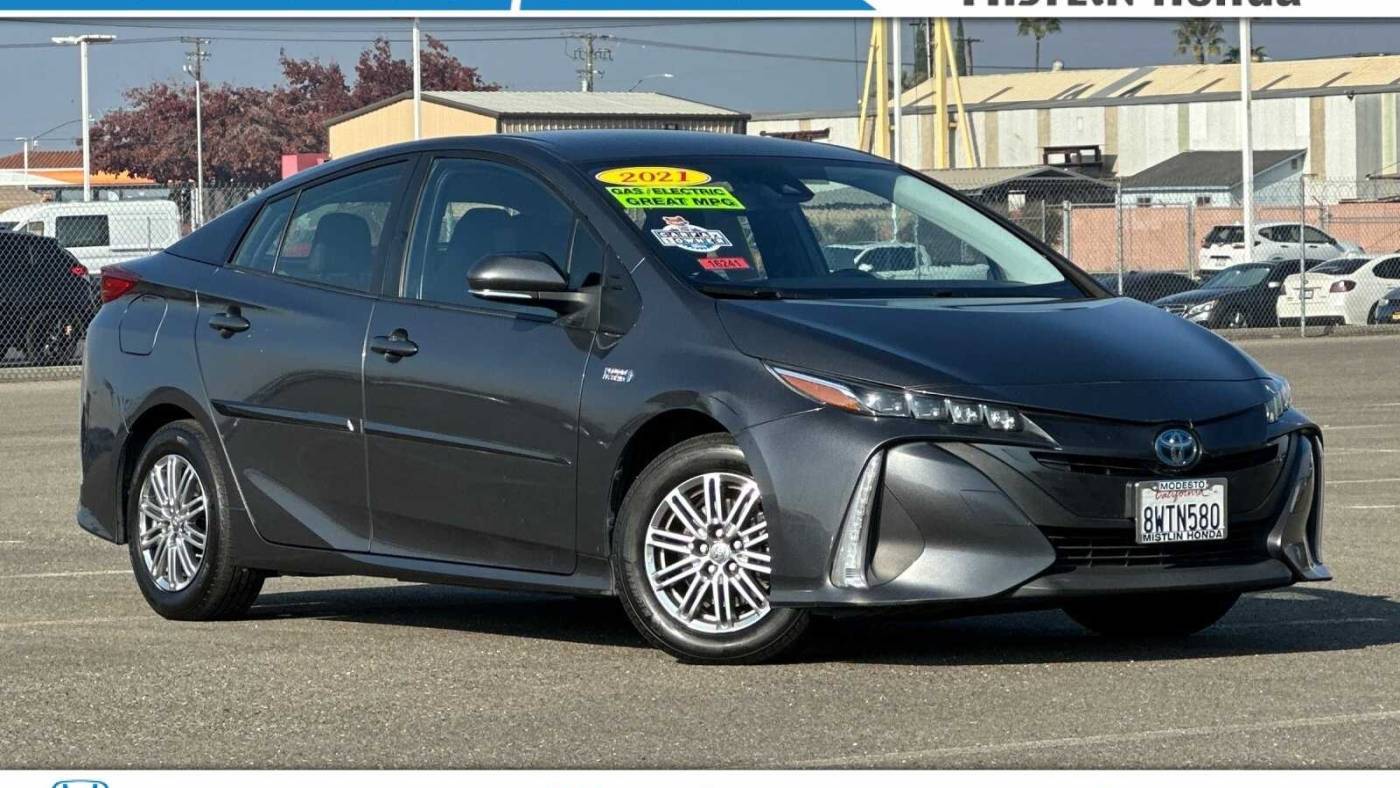 2021 Toyota Prius Prime JTDKAMFP6M3175861