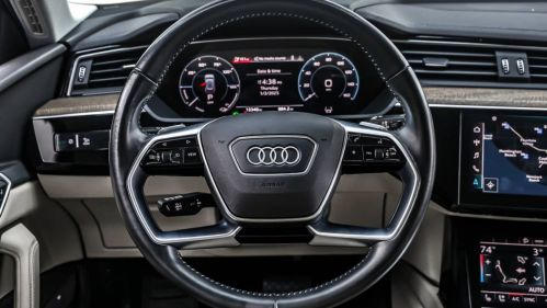 2021 Audi e-tron WA1LAAGE6MB011526