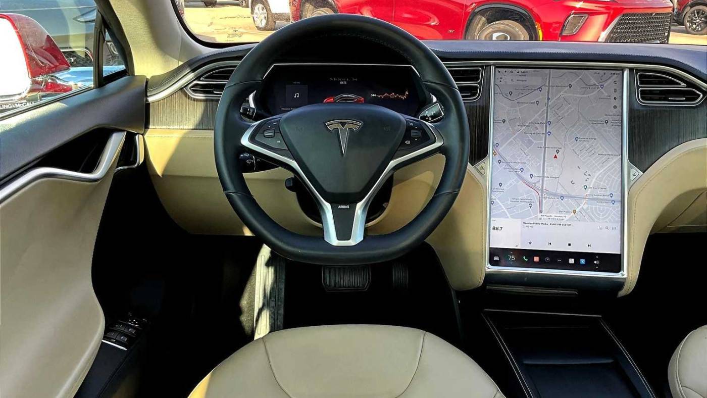 2013 Tesla Model S 5YJSA1DN8DFP11325