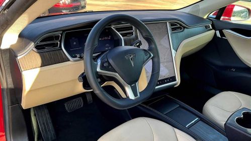 2013 Tesla Model S 5YJSA1DN8DFP11325