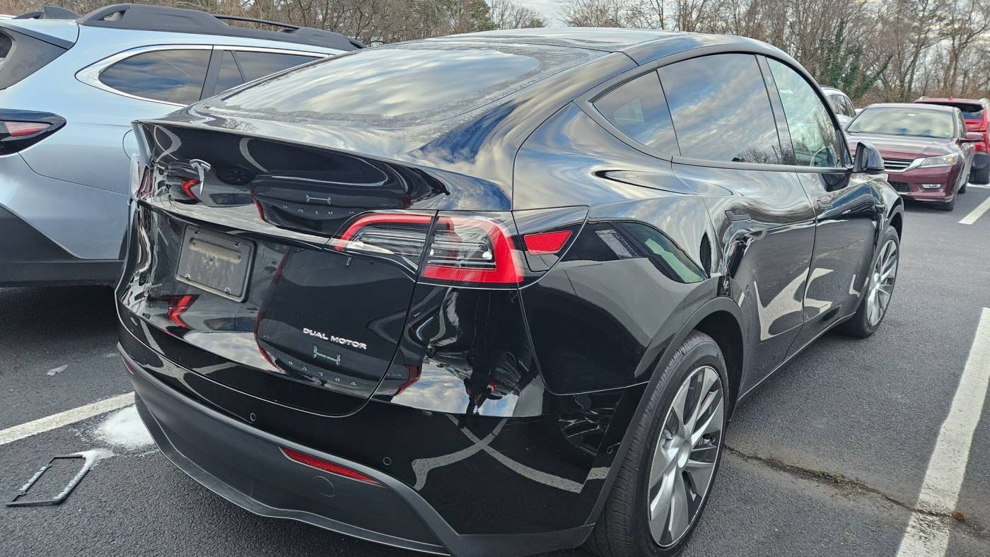 2021 Tesla Model Y 5YJYGAEE2MF223009