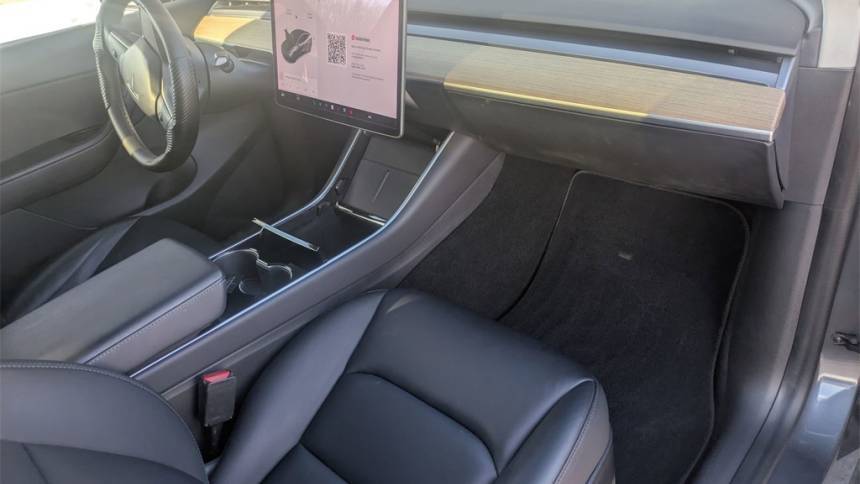 2020 Tesla Model Y 5YJYGDEE2LF045571