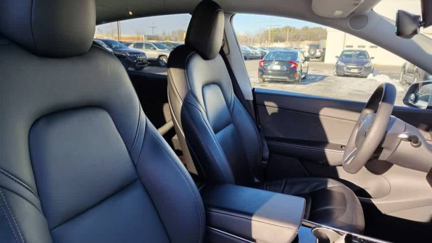 2020 Tesla Model Y 5YJYGDEE1LF038790