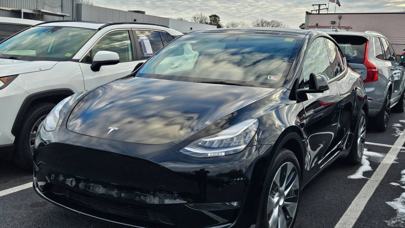 2021 Tesla Model Y 5YJYGAEE2MF223009