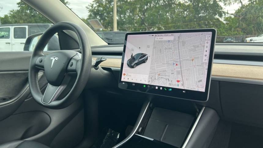 2021 Tesla Model Y 5YJYGDEE5MF104632