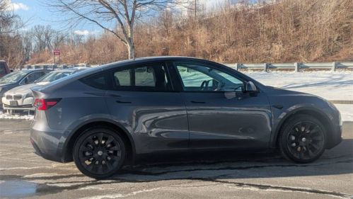 2020 Tesla Model Y 5YJYGDEE2LF045571