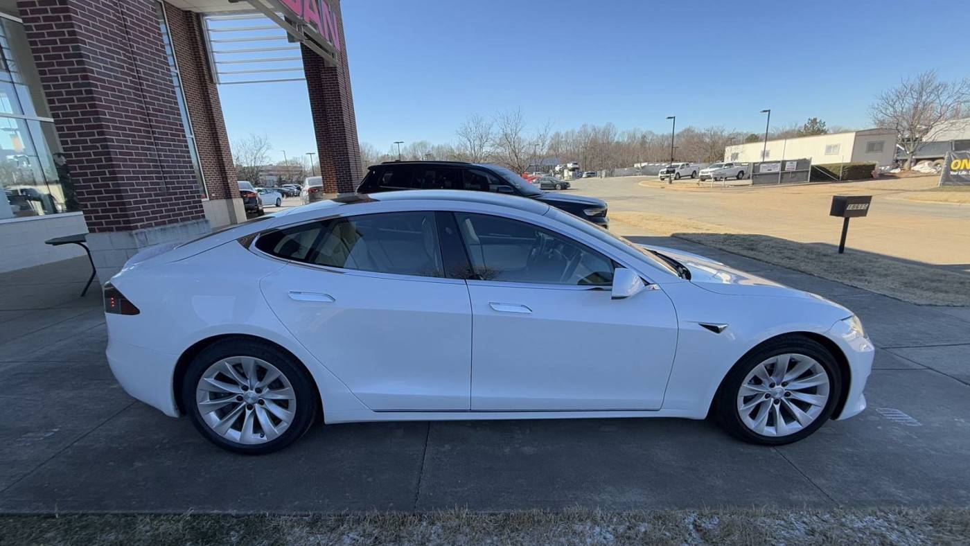 2018 Tesla Model S 5YJSA1E27JF263577