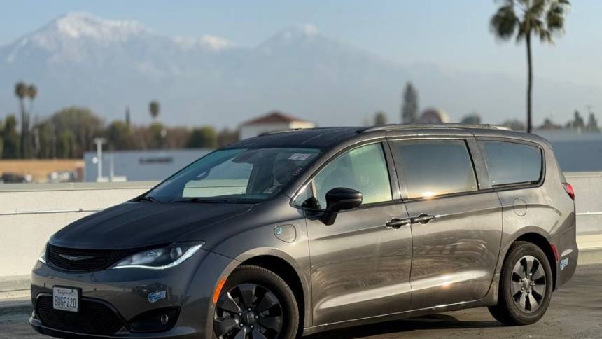 2020 Chrysler Pacifica 2C4RC1N73LR235108