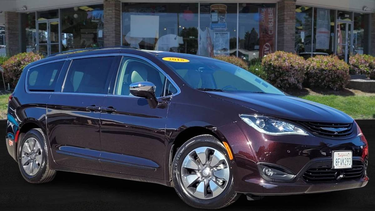 2018 Chrysler Pacifica 2C4RC1N73JR230200