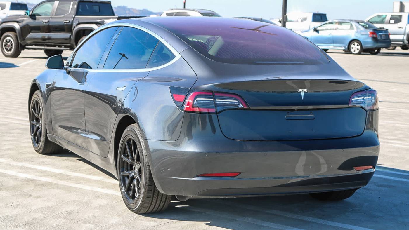 2018 Tesla Model 3 5YJ3E1EA2JF016211