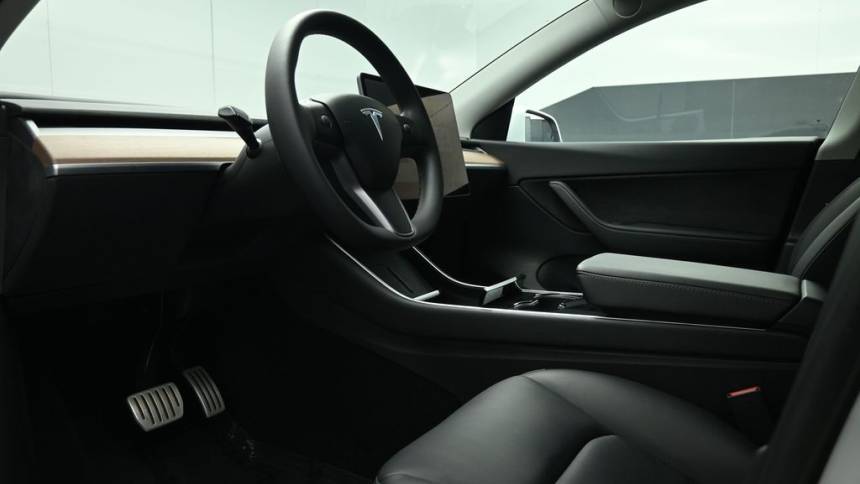 2020 Tesla Model Y 5YJYGDEFXLF009863