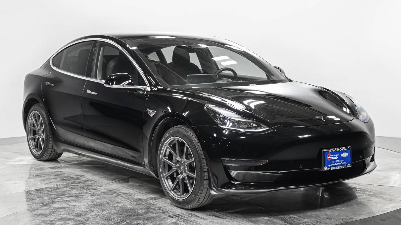 2019 Tesla Model 3 5YJ3E1EA1KF483184