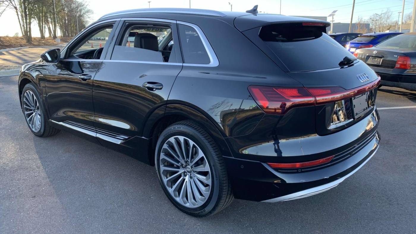 2019 Audi e-tron WA1VAAGE5KB025102