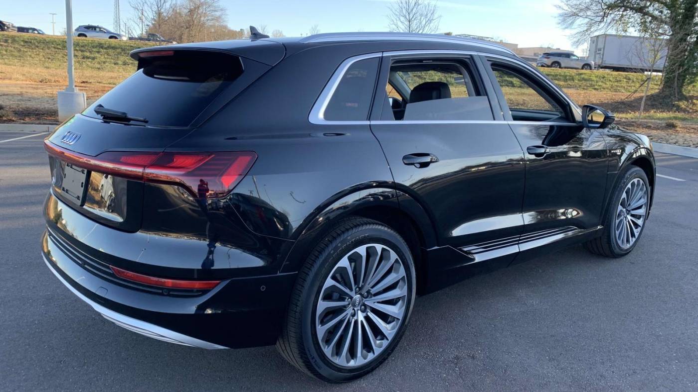 2019 Audi e-tron WA1VAAGE5KB025102