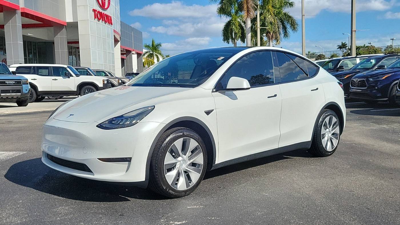 2021 Tesla Model Y 5YJYGDEE7MF208183