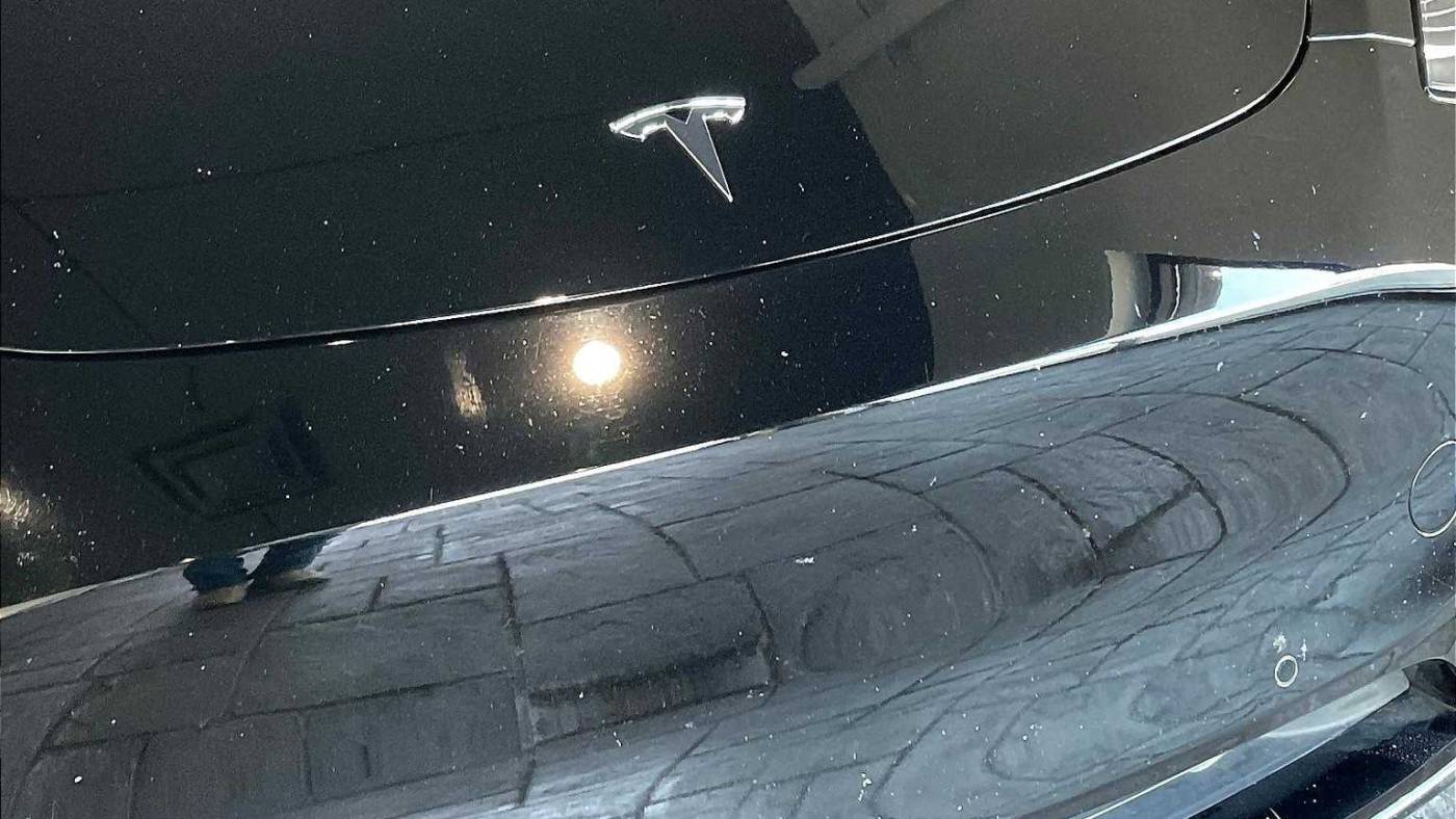 2021 Tesla Model Y 5YJYGAEE5MF143574