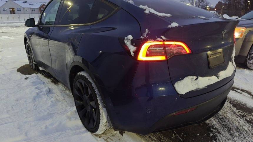 2021 Tesla Model Y 5YJYGDEE2MF118357