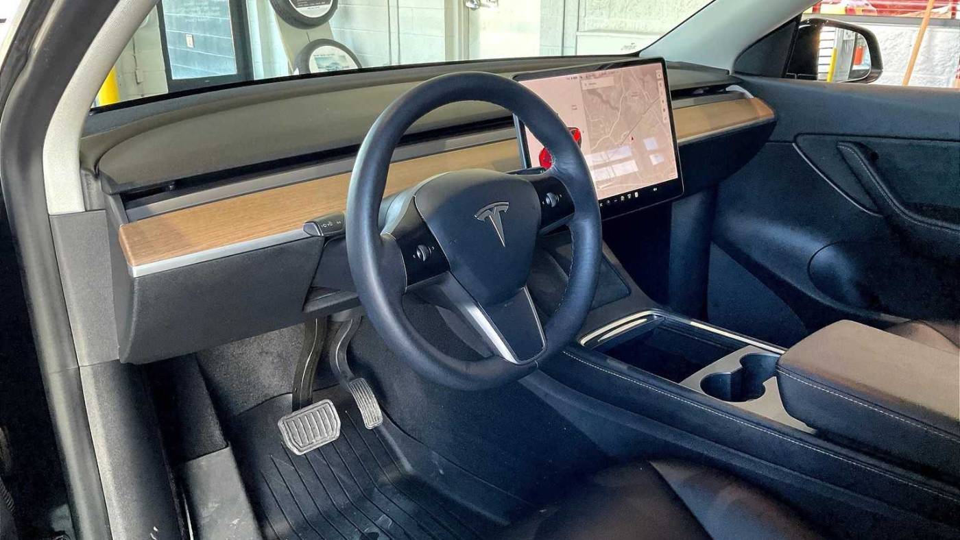 2021 Tesla Model Y 5YJYGAEE5MF143574