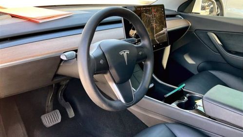 2020 Tesla Model Y 5YJYGDEE0LF015484