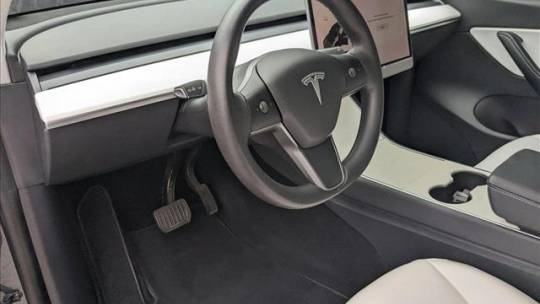 2020 Tesla Model Y 5YJYGDEE2LF014546