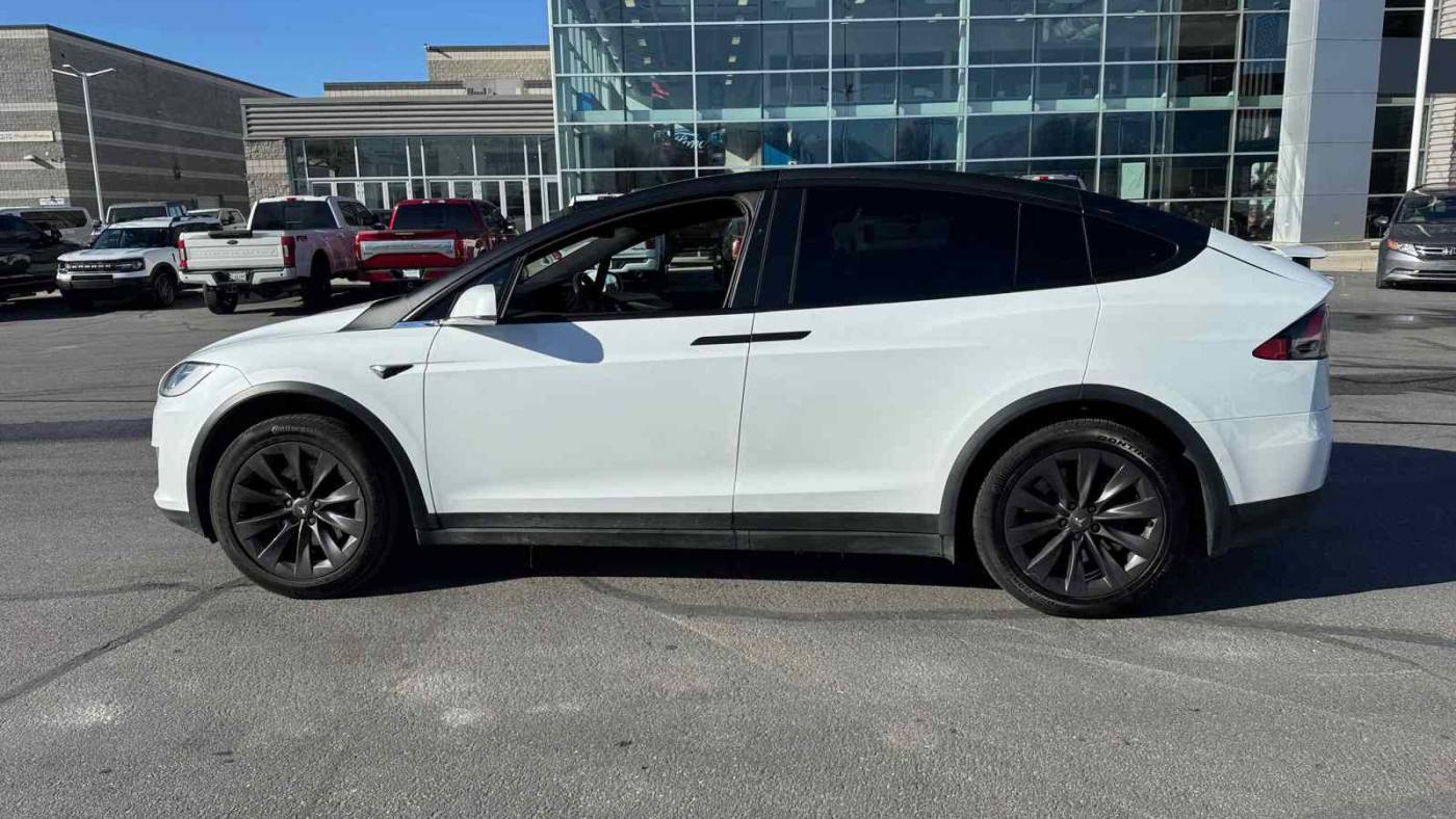 2018 Tesla Model X 5YJXCDE23JF127271