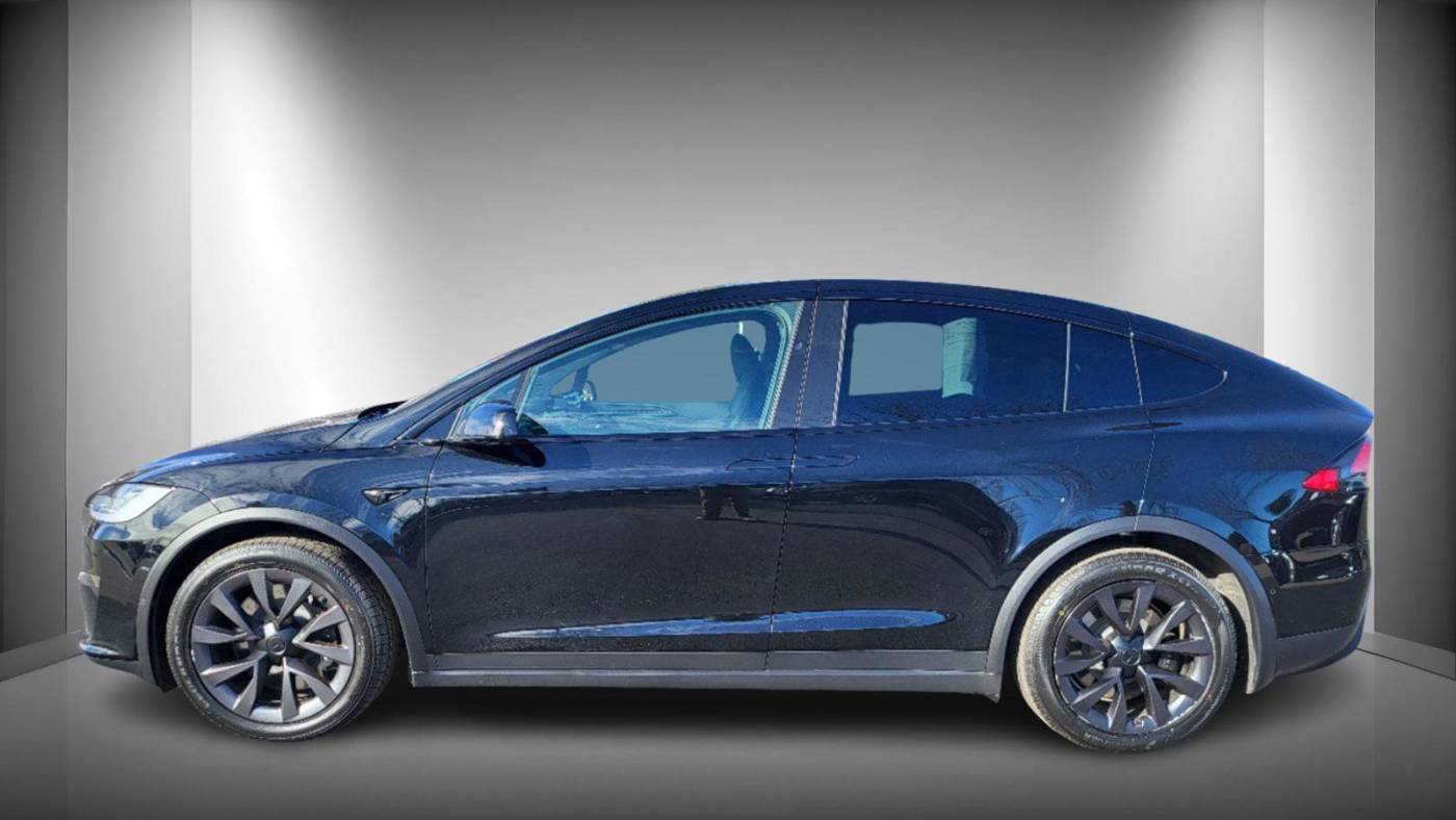 2022 Tesla Model X 7SAXCBE63NF333044