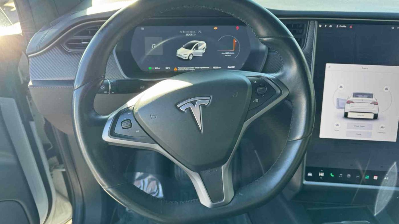 2018 Tesla Model X 5YJXCDE23JF127271