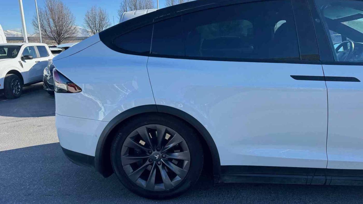 2018 Tesla Model X 5YJXCDE23JF127271