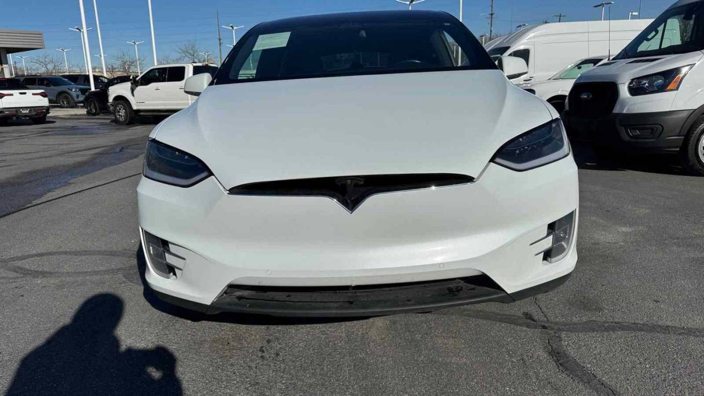 2018 Tesla Model X 5YJXCDE23JF127271