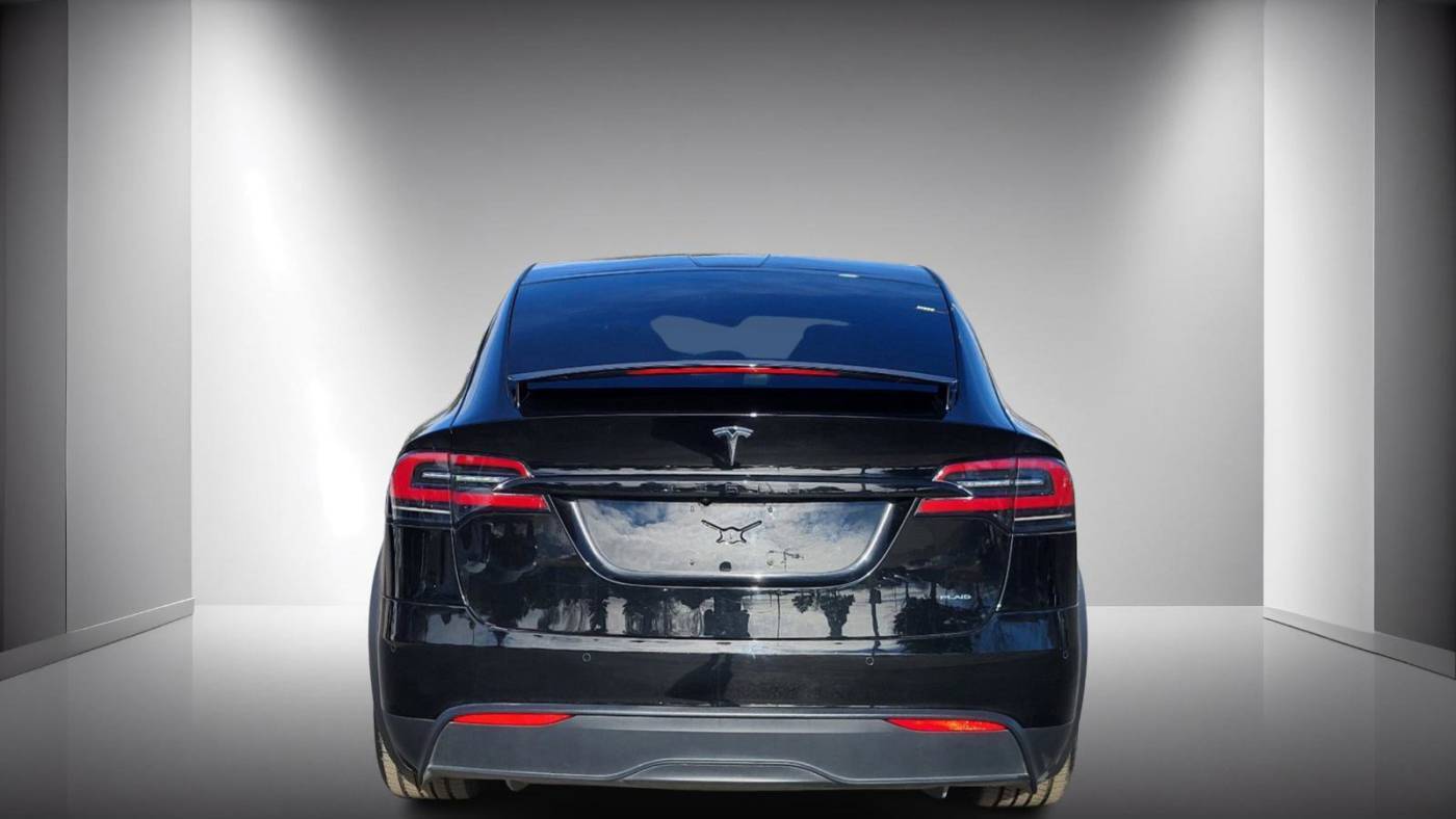 2022 Tesla Model X 7SAXCBE63NF333044