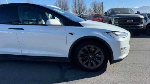 2018 Tesla Model X 5YJXCDE23JF127271