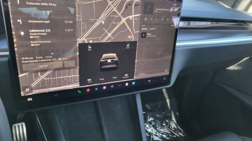 2022 Tesla Model X 7SAXCBE63NF333044