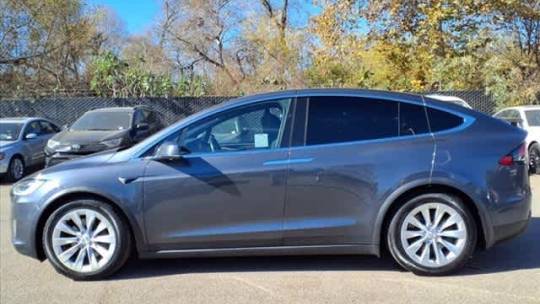 2018 Tesla Model X 5YJXCDE23JF141512