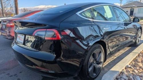 2019 Tesla Model 3 5YJ3E1EAXKF399705