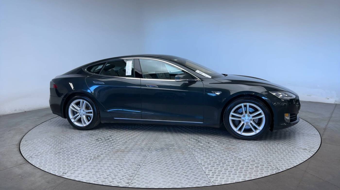 2013 Tesla Model S 5YJSA1CN7DFP06019