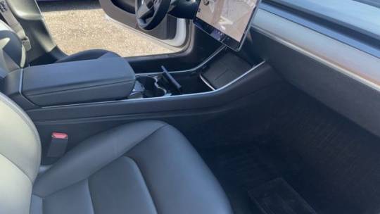 2019 Tesla Model 3 5YJ3E1EB3KF199256