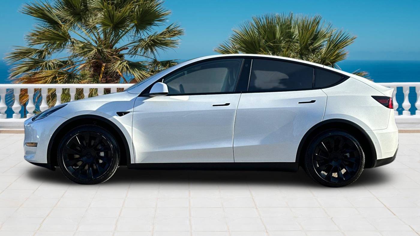 2021 Tesla Model Y 5YJYGAEE0MF272810