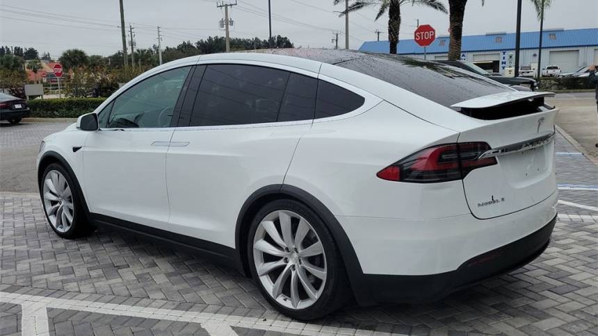 2017 Tesla Model X 5YJXCAE21HF038176