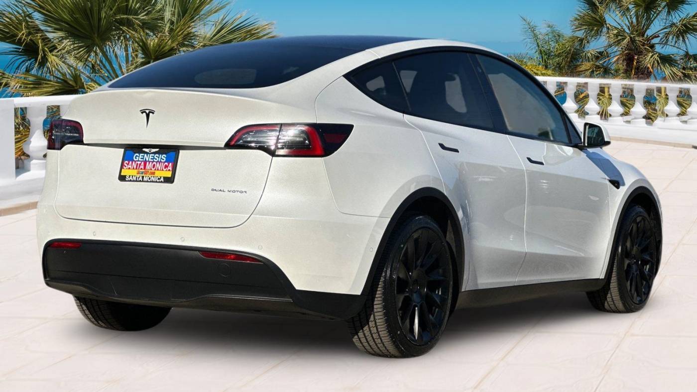 2021 Tesla Model Y 5YJYGAEE0MF272810