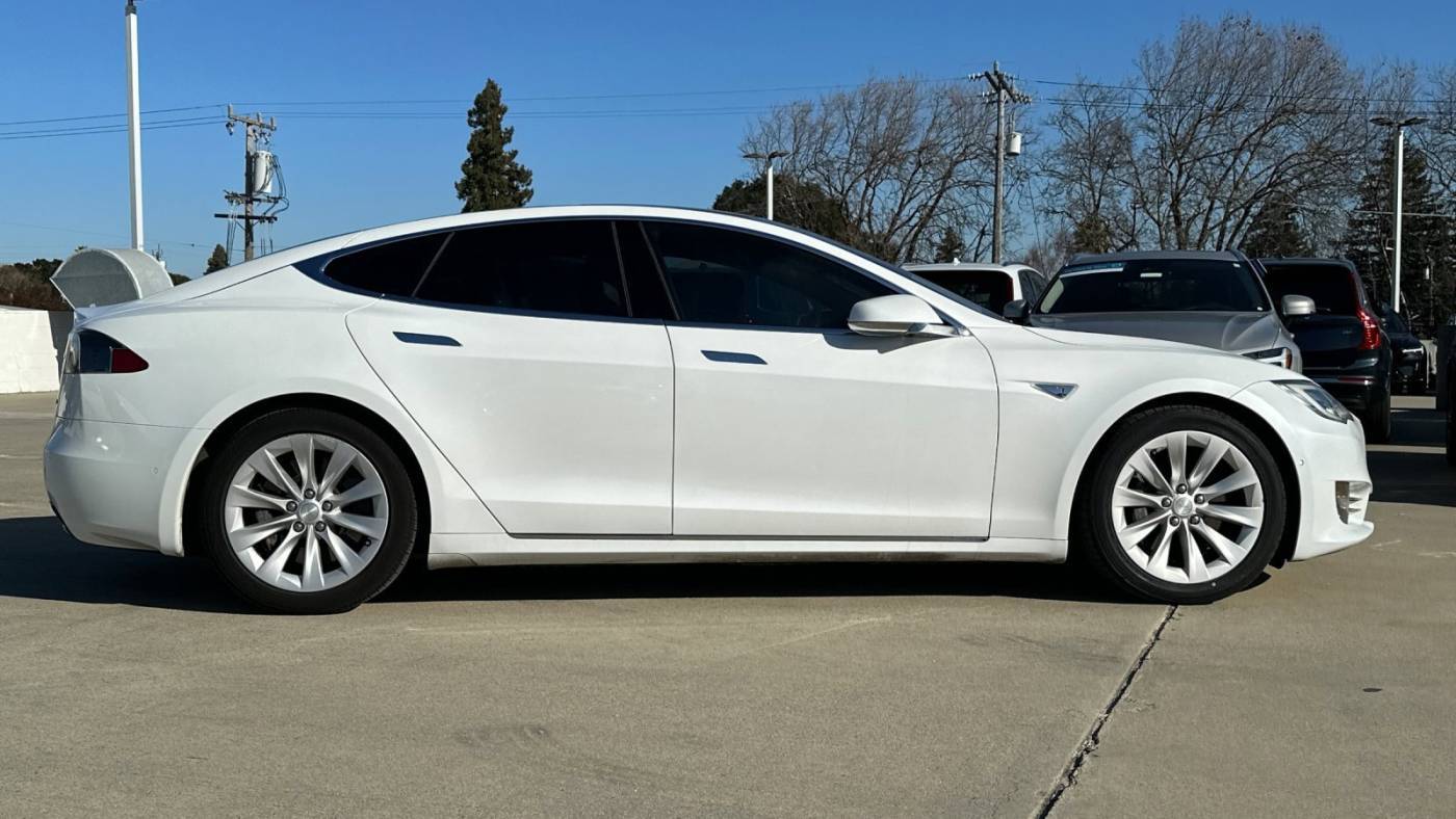 2016 Tesla Model S 5YJSA1E23GF142540