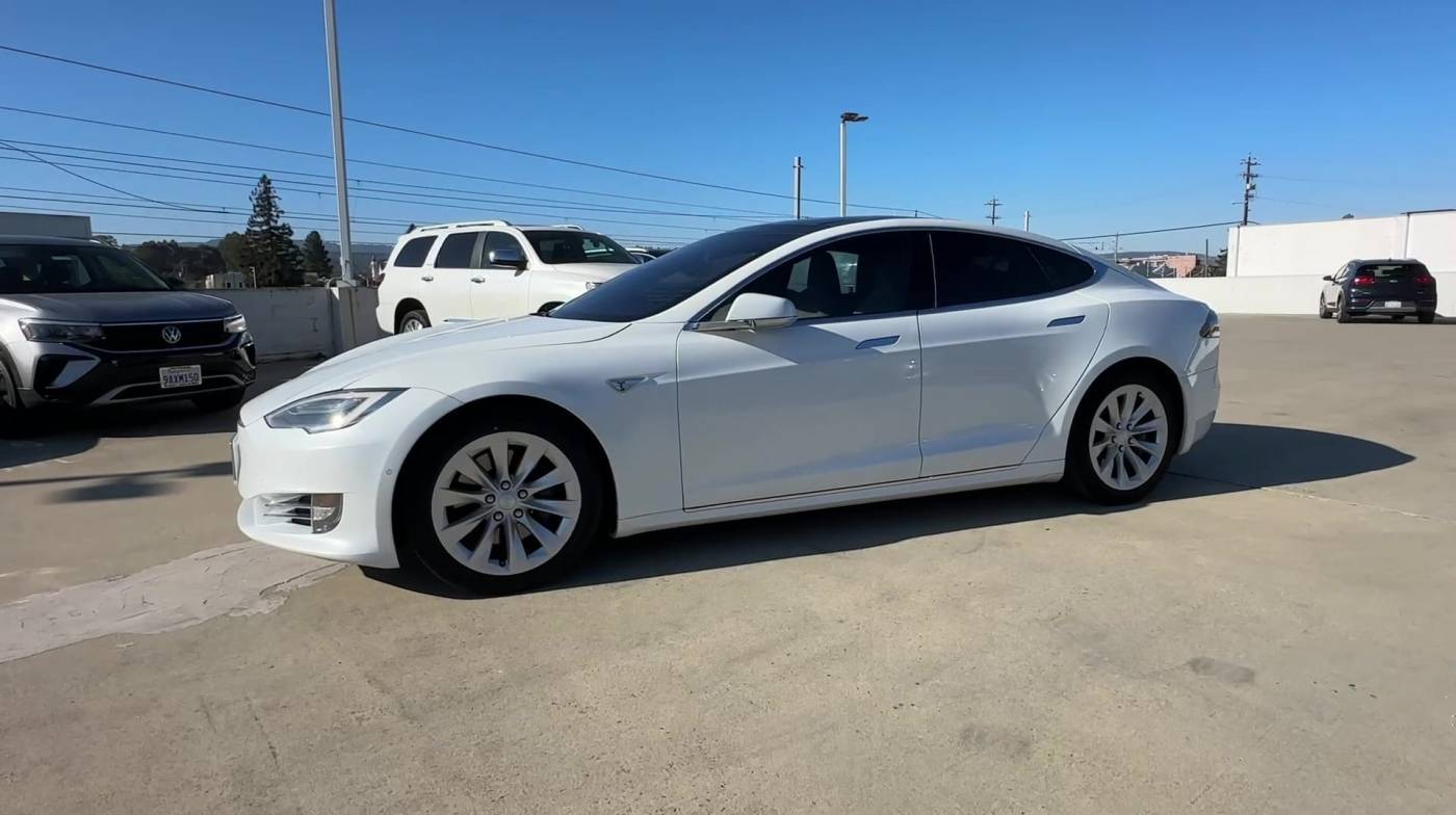 2016 Tesla Model S 5YJSA1E23GF142540