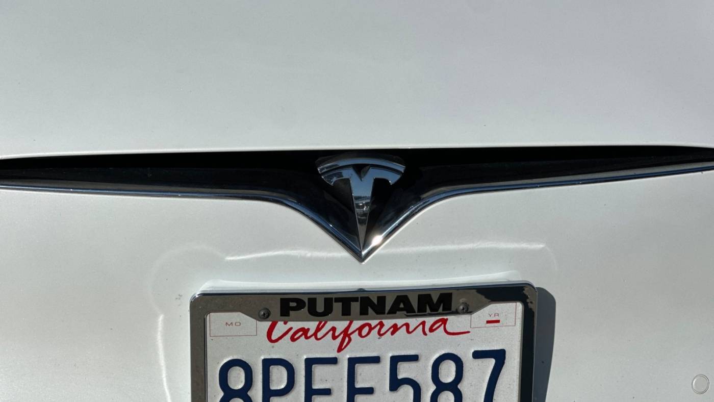 2016 Tesla Model S 5YJSA1E23GF142540