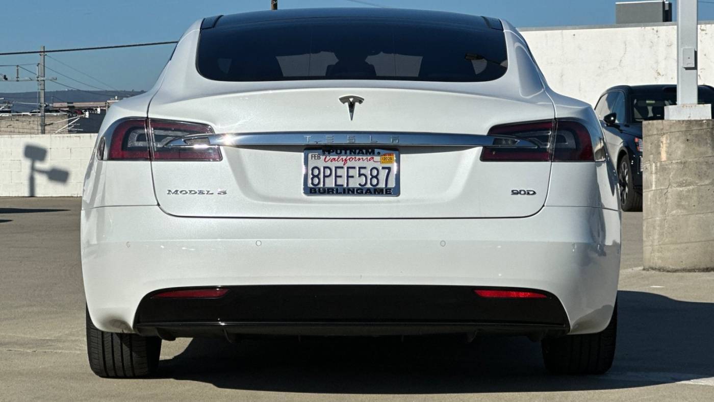 2016 Tesla Model S 5YJSA1E23GF142540