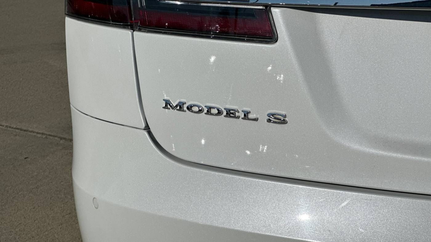 2016 Tesla Model S 5YJSA1E23GF142540