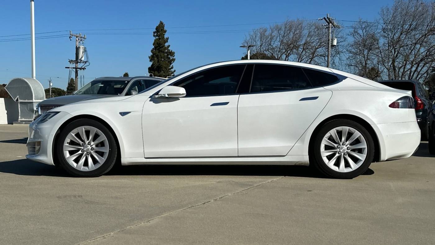 2016 Tesla Model S 5YJSA1E23GF142540