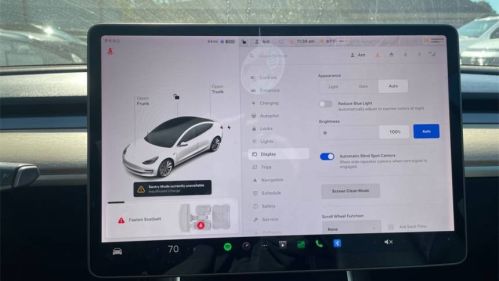 2018 Tesla Model 3 5YJ3E1EB9JF106500