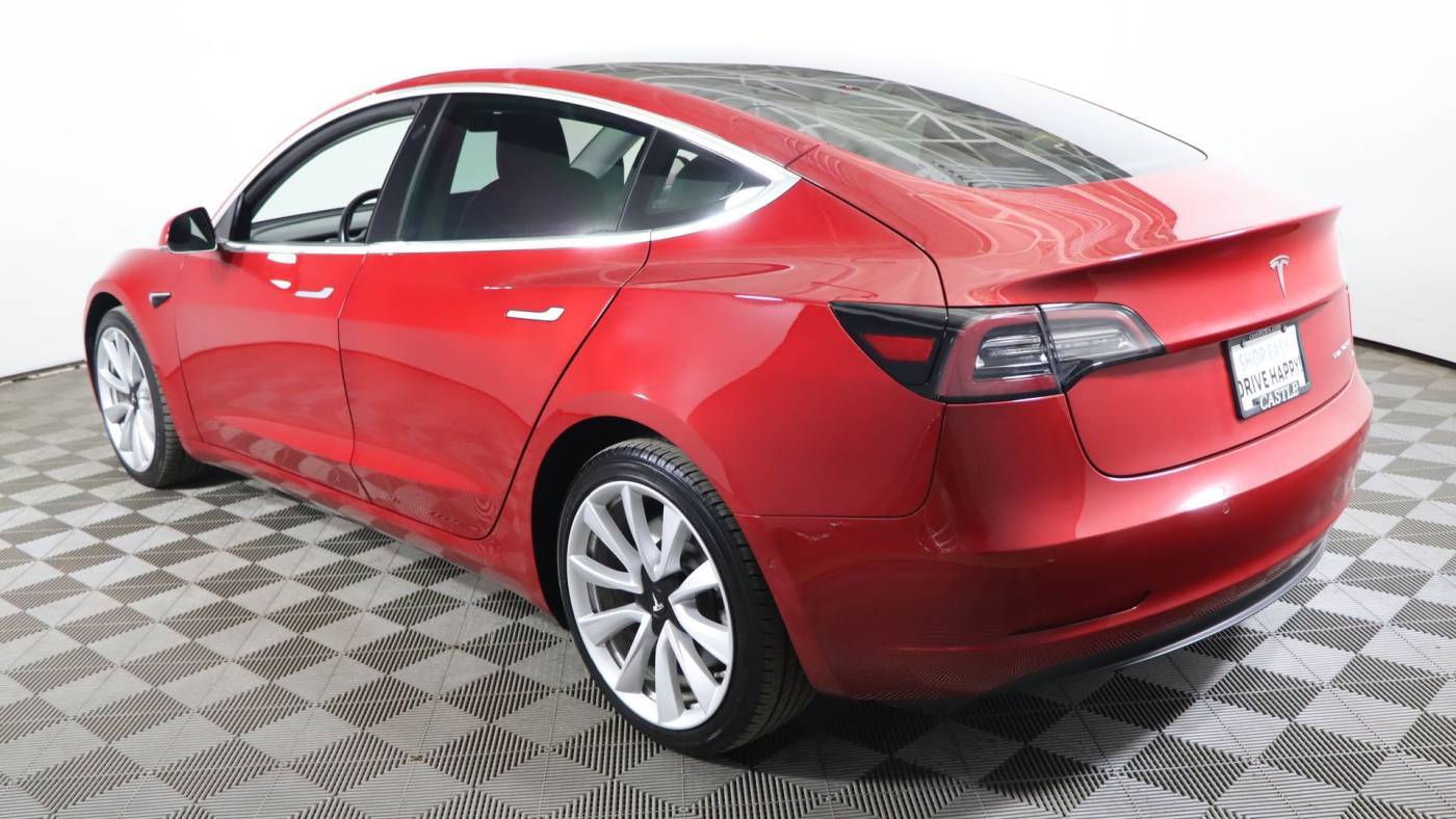 2018 Tesla Model 3 5YJ3E1EB5JF146105