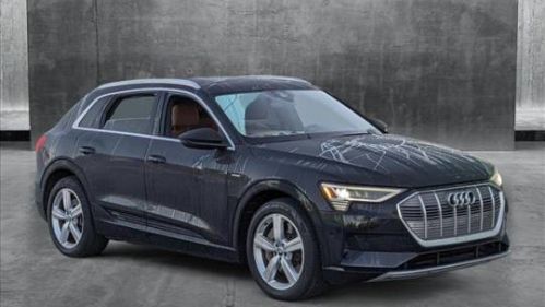 2019 Audi e-tron WA1LAAGE7KB023374