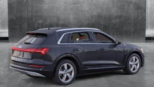 2019 Audi e-tron WA1LAAGE7KB023374