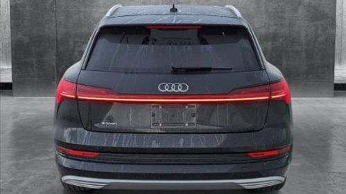 2019 Audi e-tron WA1LAAGE7KB023374